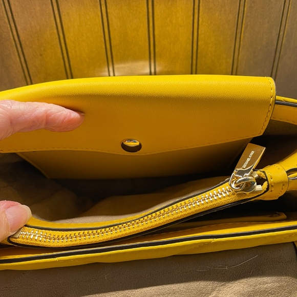 MICHAEL KORS TRIBECA QUILTED LEATHER HANDBAG - Picture 10 of 11